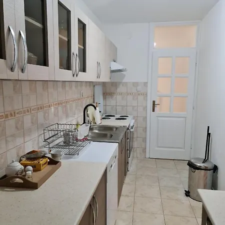 Apartman Uros דירה *
