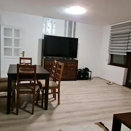 Apartman Uros דירה *